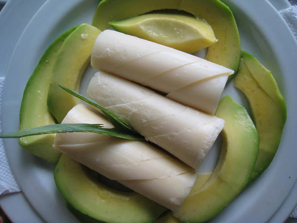 ENSALADA DE AGUACATE Y PALMITO
